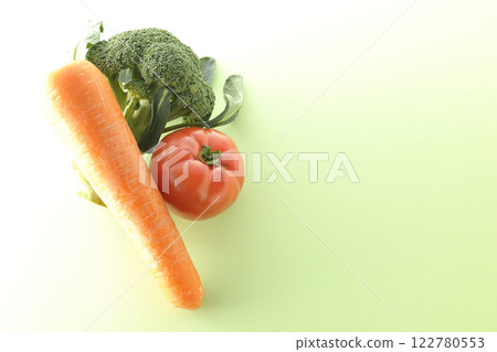 Tomato, carrot, broccoli Tomato, carrot, broccoli 122780553