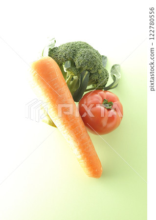 Tomato, carrot, broccoli 122780556