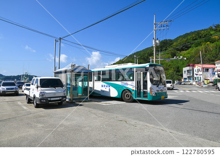 統營市彌勒島巴士站及島上行駛的巴士 [韓國慶尚南道] 122780595