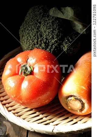 番茄、胡蘿蔔、綠花椰菜 122781098