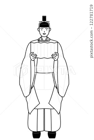 一位頭戴王冠、身穿正式服裝的神道教牧師正在誦經 一位頭戴王冠、身穿正式服裝的神道教牧師正在誦經 122781719