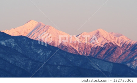 Mount Jonen and Mount Yokotsutsu seen at sunrise from Matsumotodaira 122783302