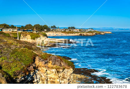 Coastal Cliffs and Blue Ocean Waves in Santa Cruz - California, United States 122783678