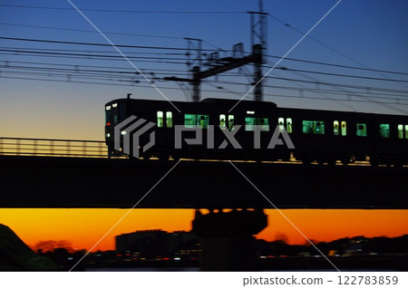 Keio Line passing over Tamagawa Bridge early in the morning 122783859