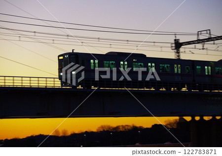 Keio Line passing over Tamagawa Bridge early in the morning 122783871