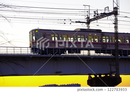 Keio Line passing over Tamagawa Bridge early in the morning Keio Line passing over Tamagawa Bridge early in the morning 122783933
