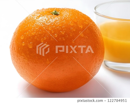 Tangerine with water droplets M-3 122784951