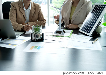 At the meeting to plan and select energy-saving equipment in industrial projects 122785821