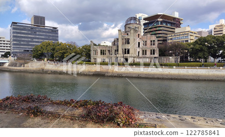 日本廣島市廣島和平紀念公園原子彈爆炸圓頂照片 122785841