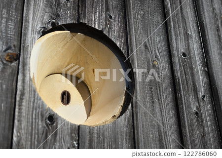 Round depression 122786060