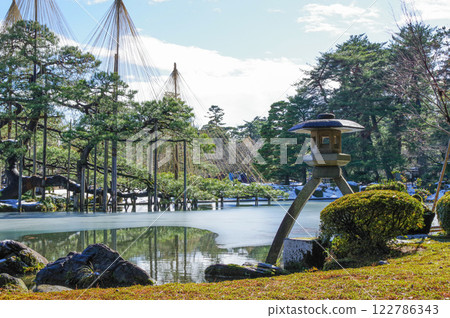 Kenrokuen in Kanazawa, one of the three most famous gardens in Japan 122786343