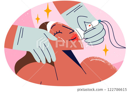 Woman get facial treatment in spa 122786615
