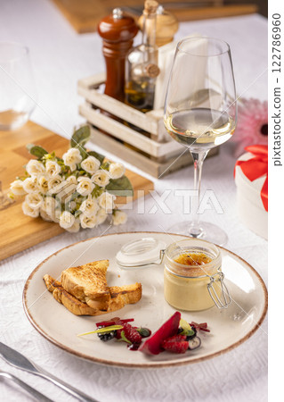 Delicious duck foie gras creme brulee Delicious duck foie gras creme brulee 122786960