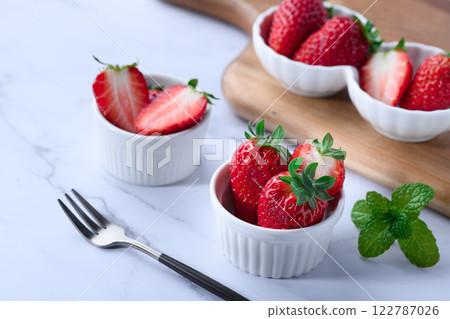 Fresh strawberries 122787026