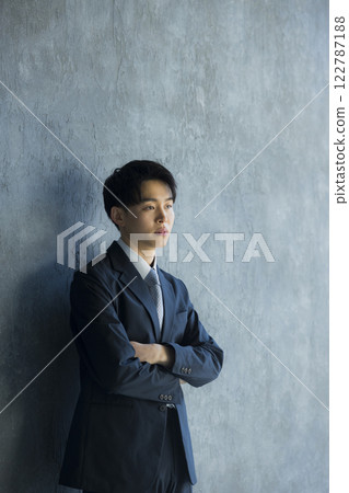 A man in a suit 122787188