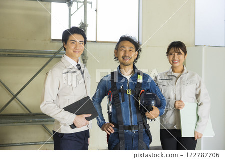 people working in the field 122787706