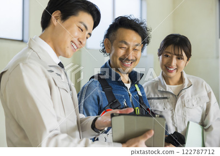 在該領域工作的人 122787712