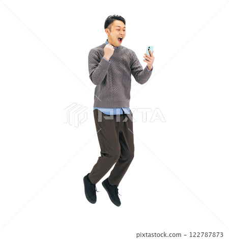 Middle-aged man jumping while looking at his smartphone. Full-body photo PNG with transparent background precisely cut out by hand. 122787873
