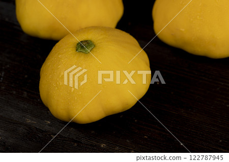 small delicious ripe yellow squash 122787945