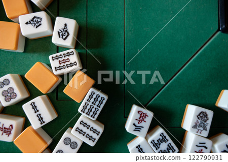 電動麻將桌上的麻將牌（鳥瞰圖） 122790931
