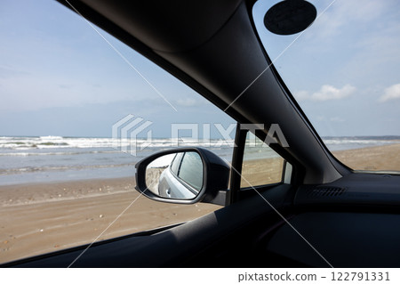 開車沿著石川縣千里濱渚車道行駛時所看到的景色 122791331