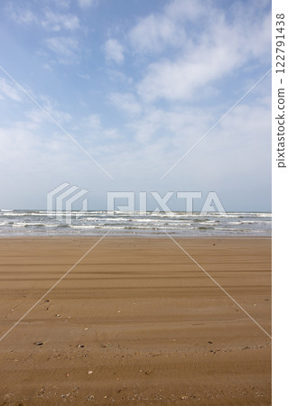 A beach 122791438