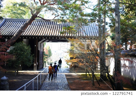 京都神社與寺廟：通往三門的道路 122791741