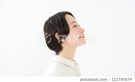中年婦女，微笑，側面 122793874