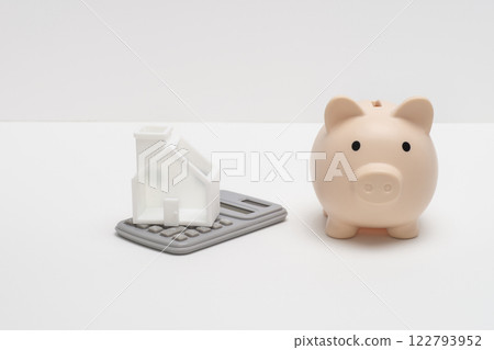House model, calculator and piggy bank 122793952