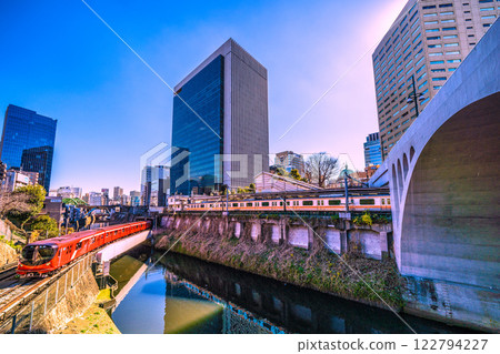 日本東京城市景觀中的第一列 CBTC…東京地鐵丸之內線、御茶水站、聖橋等地的 2000 系列新列車景觀 122794227