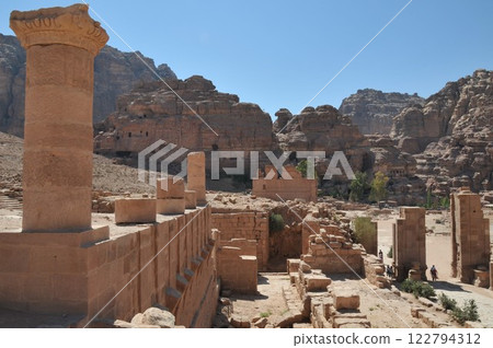 Jordan, Petra, Petra ruins, Great Temple (Temple of Zeus), Qasr al-Bint, Arc de Triomphe Jordan, Petra, Petra ruins, Great Temple (Temple of Zeus), Qasr al-Bint, Arc de Triomphe 122794312