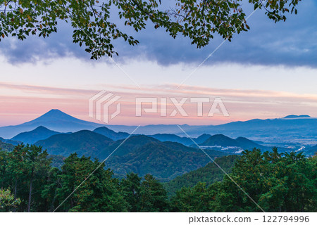（靜岡縣）伊豆之國市 - 沼津阿爾卑斯山上的富士山開始變色 122794996