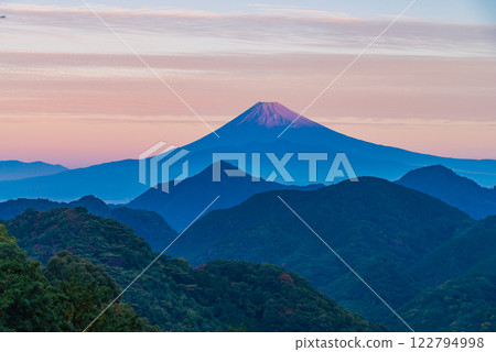 （靜岡縣）伊豆之國市 - 沼津阿爾卑斯山上的富士山開始變色 122794998