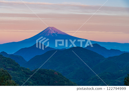 （靜岡縣）伊豆之國市 - 沼津阿爾卑斯山上的富士山開始變色 122794999