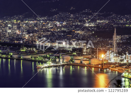Tokuyama: Night view of the coast of Shunan City, Yamaguchi Prefecture 122795289