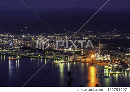 德山:山口縣周南市海岸的夜景 德山:山口縣周南市海岸的夜景 122795297
