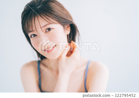 Beauty image of young women Beauty image of young women 122795452