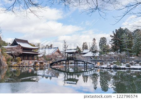 Snow-covered Eihoji Temple (Tajimi City, Gifu Prefecture) Snow-covered Eihoji Temple (Tajimi City, Gifu Prefecture) 122796574