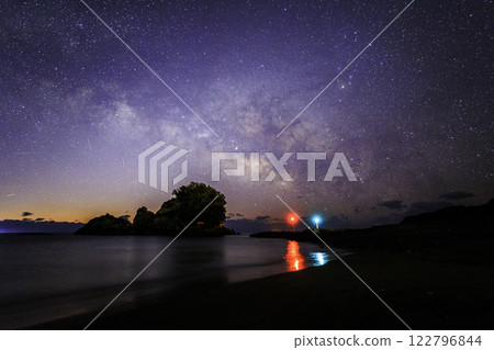 Ohama Beach, Tokushima Prefecture, the torii gate of Tateshima Shrine, and the Milky Way 122796844