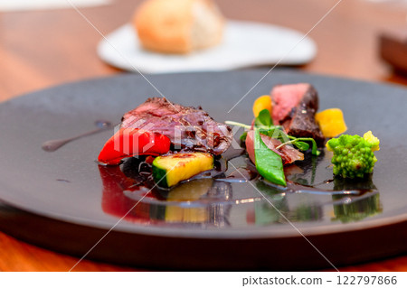 French cuisine, meat dishes, venison, beautiful, artistic 122797866