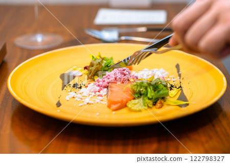 餐桌禮儀 魚類菜餚 122798327