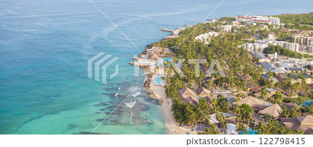 Amazing sandy beach and Caribbean Sea 122798415