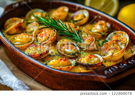 Traditional italian clams served in a casserole on wooden background 122800078