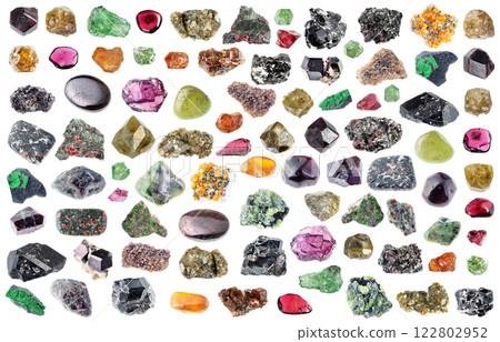 natural specimens of uncut garnet rocks cutout natural specimens of uncut garnet rocks cutout 122802952