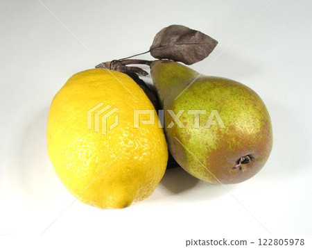 Vibrant Citrus Medley: Sweet Lemons and Rangpur Orchards 122805978