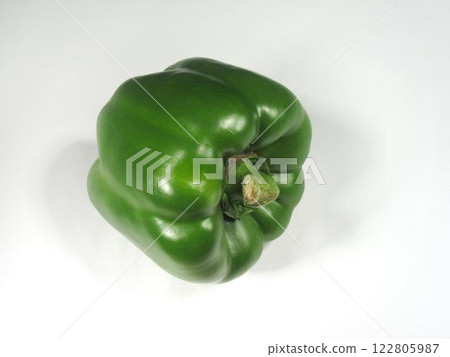 Vibrant Green Bell Peppers: Fresh, Natural Ingredients for Culinary Delights 122805987