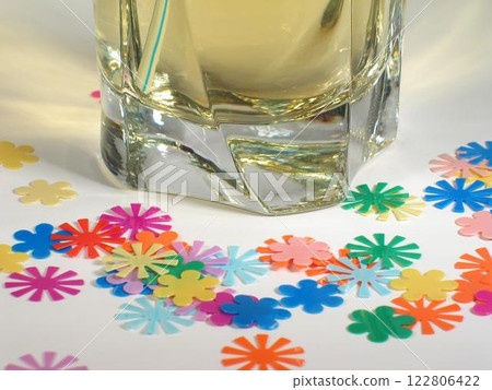 Glass of apple juice background 122806422