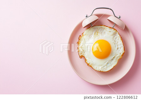 fried scrambled eggs in the form of an alarm clock, the concept of morning breakfast fried scrambled eggs in the form of an alarm clock, the concept of morning breakfast 122806612
