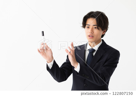 一名男子在白板前解釋的圖片(庫存照片) 一名男子在白板前解釋的圖片(庫存照片) 122807150