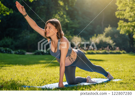 Young pregnant woman exercising in the morning and looking concentrated 122807280